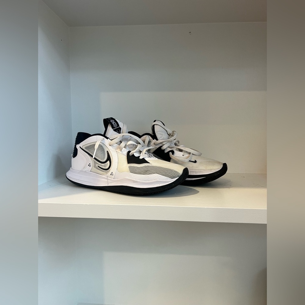 Kyrie low 5 basketball sneakers